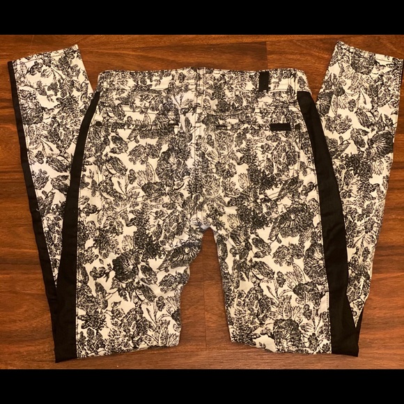 7 FOR ALL MANKIND FLORAL ETCHED SKINNY JEANS - Picture 2 of 3